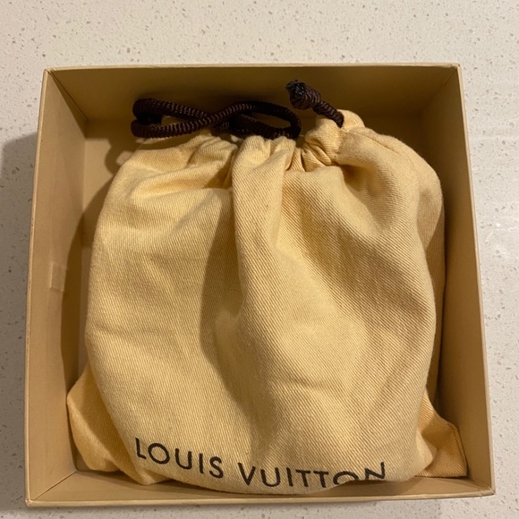 Louis Vuitton Belt - Picture 2 of 3